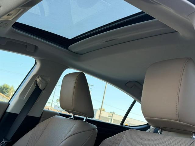 2021 Lexus ES 300h 300h