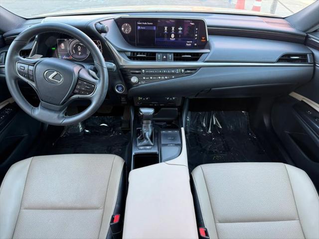2021 Lexus ES 300h 300h