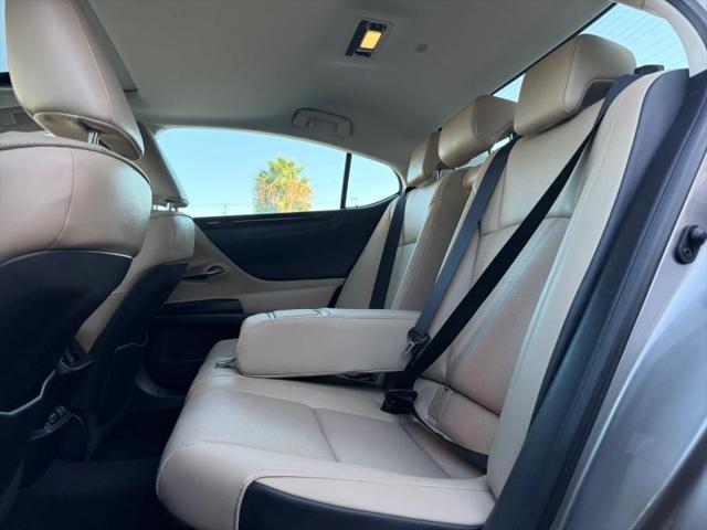2021 Lexus ES 300h 300h
