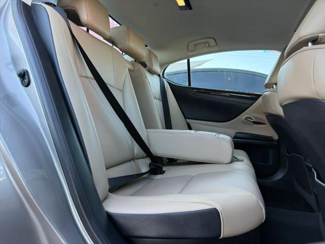 2021 Lexus ES 300h 300h