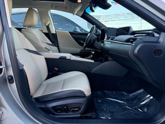 2021 Lexus ES 300h 300h
