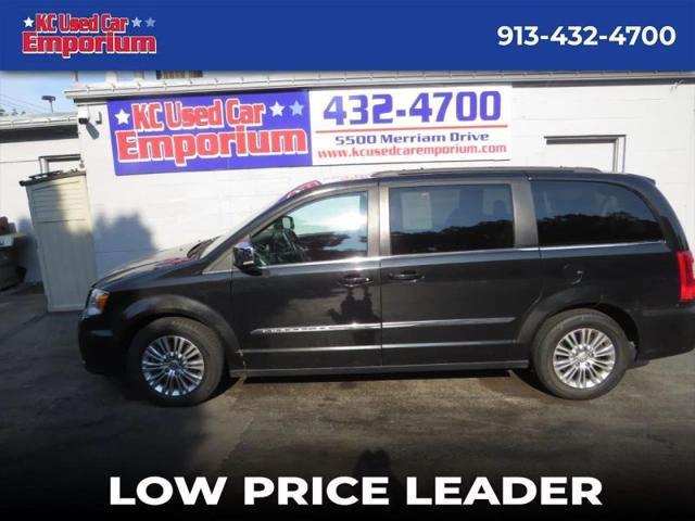 2015 Chrysler Town & Country Touring-L for sale in Merriam, KS