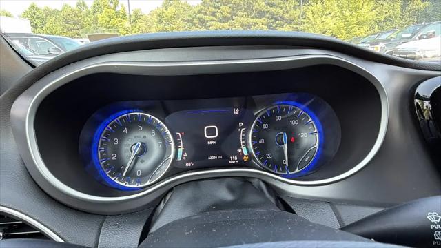 2025 Chrysler Pacifica Select