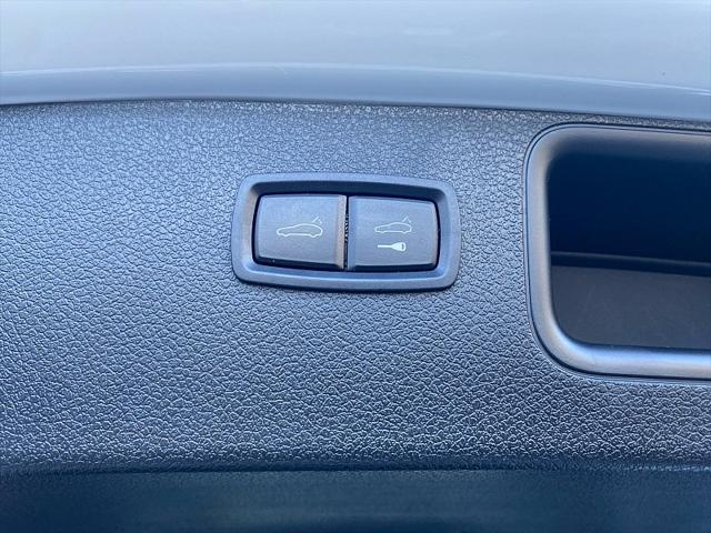 2021 Porsche Macan Unknown