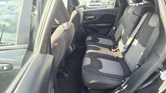 2015 Jeep Cherokee Sport