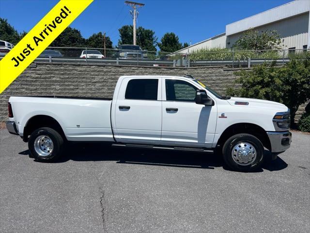 2026 RAM 3500 Tradesman Crew Cab 4x4 8 Box