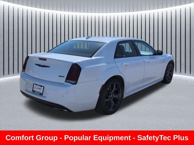 2023 Chrysler 300 Touring-L