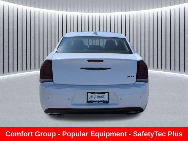 2023 Chrysler 300 Touring-L