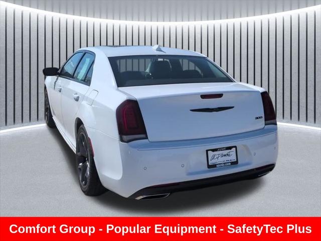 2023 Chrysler 300 Touring-L