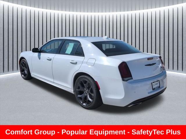 2023 Chrysler 300 Touring-L