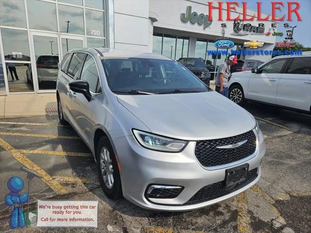 2024 Chrysler Pacifica Touring L for sale in Pontiac, IL