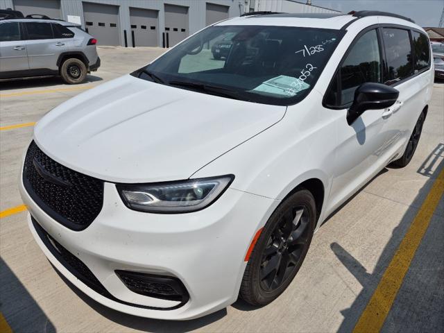 2025 Chrysler Pacifica Limited for sale in Marshall, MN