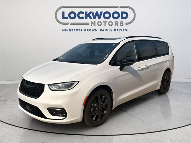 2025 Chrysler Pacifica Limited for sale in Marshall, MN
