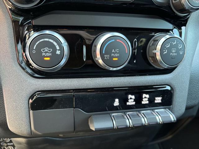 2026 RAM 1500 RAM 1500 EXPRESS CREW CAB 4X4 64 BOX