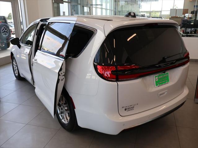 2027 Chrysler Pacifica Select