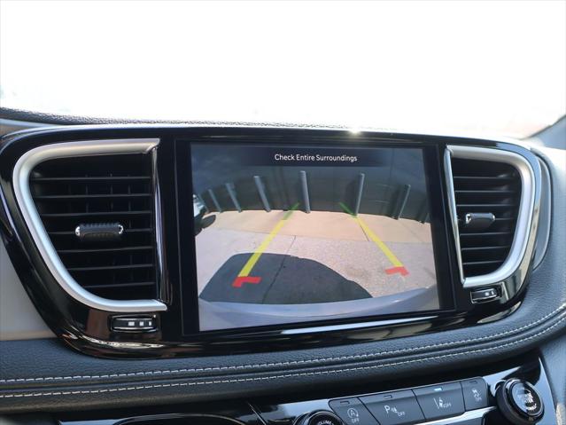 2027 Chrysler Pacifica Select