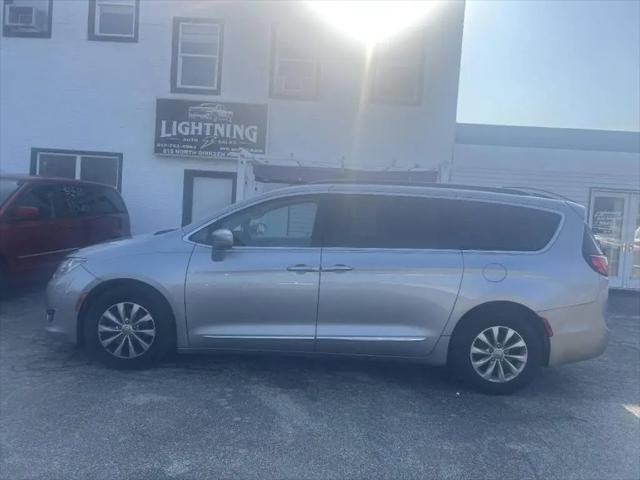 2017 Chrysler Pacifica Touring-L for sale in Springfield, IL