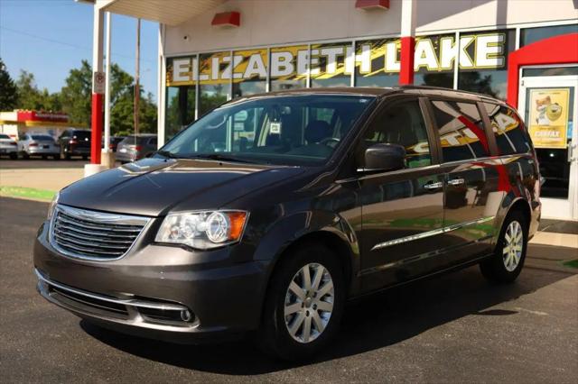 2015 Chrysler Town & Country Touring for sale in Waterford, MI