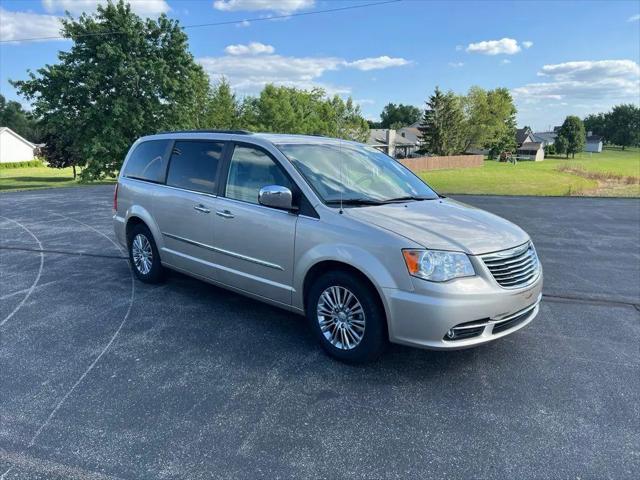 2013 Chrysler Town & Country Touring-L for sale in Bluffton, IN