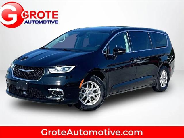 2024 Chrysler Pacifica Touring L for sale in Fort Wayne, IN