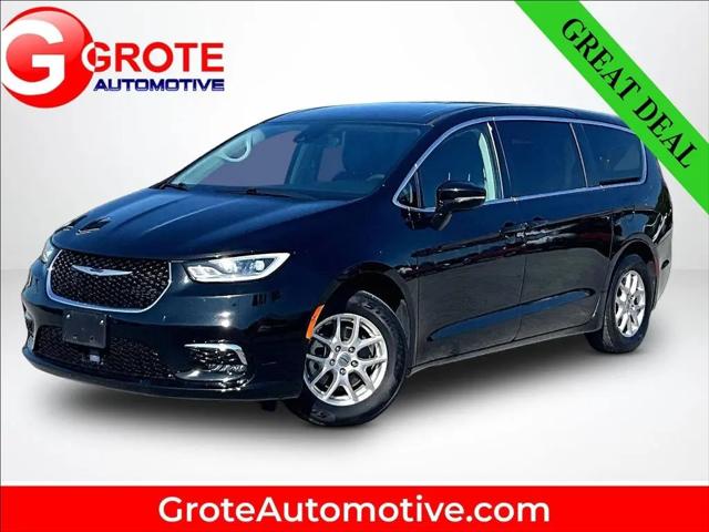 2024 Chrysler Pacifica Touring L for sale in Fort Wayne, IN