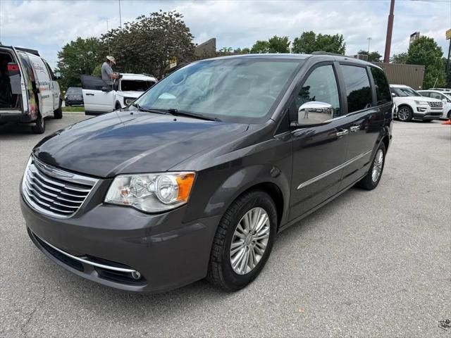2016 Chrysler Town & Country Touring-L Anniversary Edition for sale in Crossville, TN