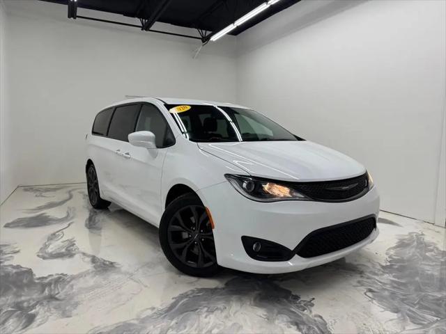 2020 Chrysler Pacifica Touring for sale in Bloomington, IL