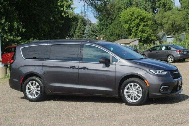 2022 Chrysler Pacifica Touring AWD for sale in Maplewood, MN