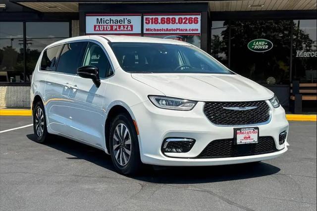 2024 Chrysler Pacifica Hybrid Select for sale in East Greenbush, NY