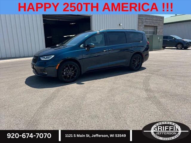 2023 Chrysler Pacifica Touring L AWD for sale in Jefferson, WI