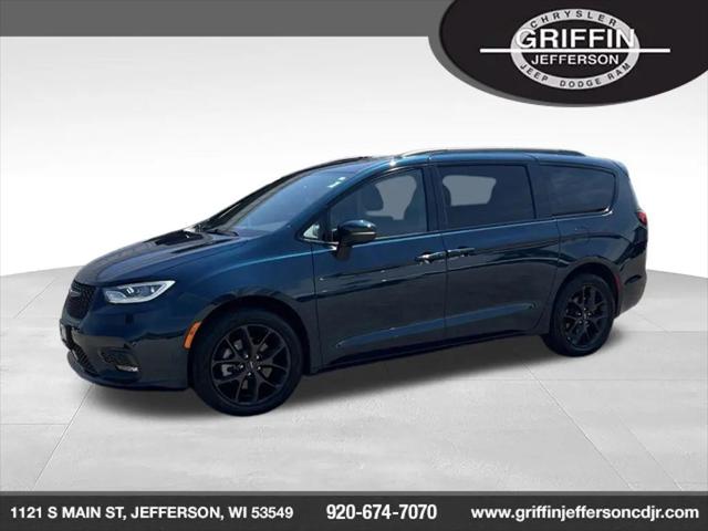 2023 Chrysler Pacifica Touring L AWD for sale in Jefferson, WI