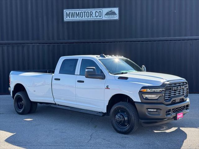 2027 RAM Ram 3500 RAM 3500 TRADESMAN CREW CAB 4X4 8 BOX