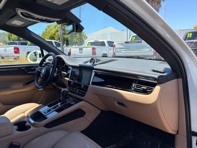 2023 Porsche Macan Base