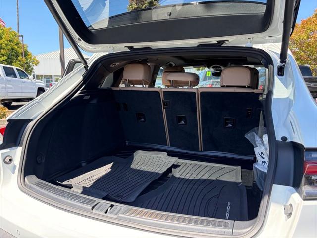 2023 Porsche Macan Base