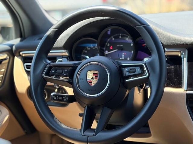 2023 Porsche Macan Base
