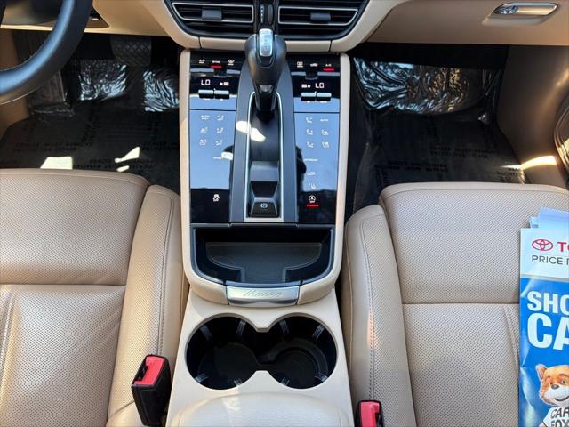 2023 Porsche Macan Base