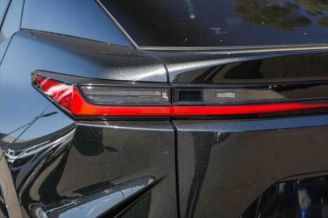 2024 Lexus 300 Premium