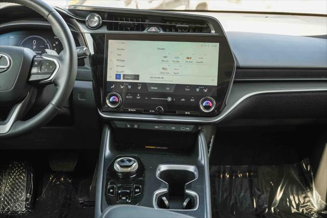 2024 Lexus 300 Premium