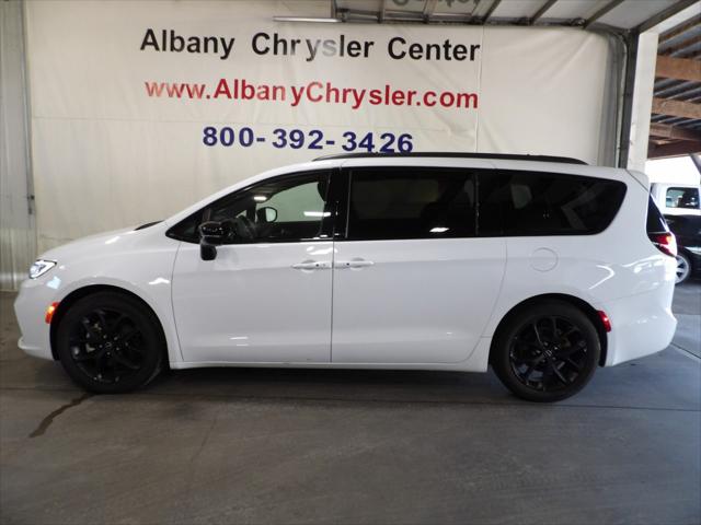 2025 Chrysler Pacifica Limited for sale in Albany, MN