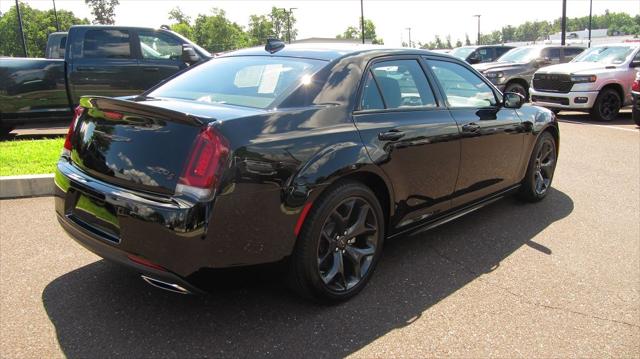 2023 Chrysler 300 300S 2023 Chrysler 300 300S