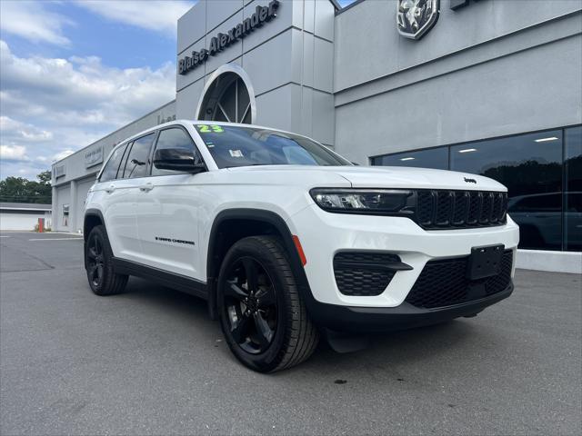 2023 Jeep Grand Cherokee Altitude 4x4 2023 Jeep Grand Cherokee Altitude 4x4
