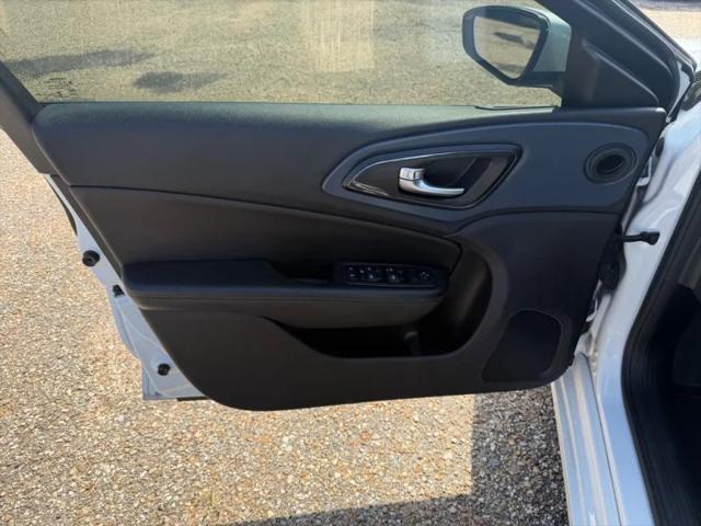 2016 Chrysler 200 S