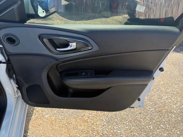 2016 Chrysler 200 S