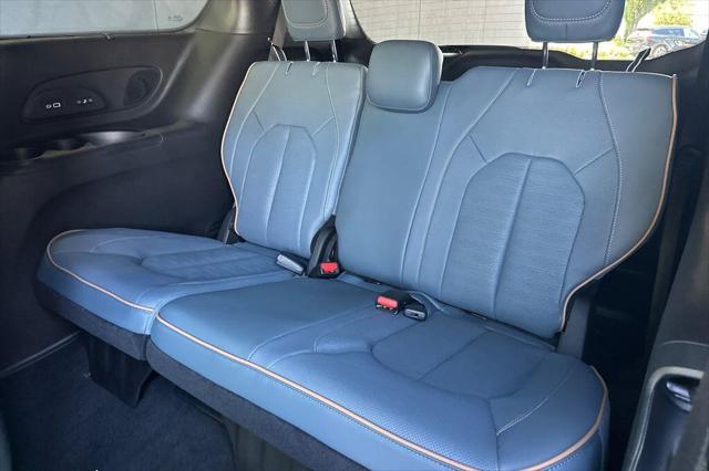 2027 Chrysler Pacifica Pinnacle