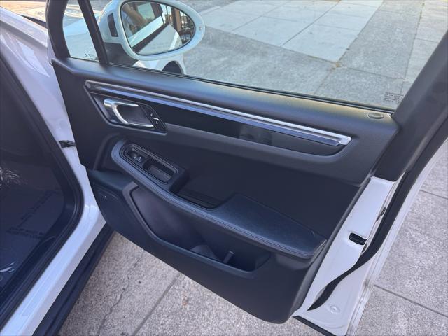 2017 Porsche Macan SPORT UTILITY 4D