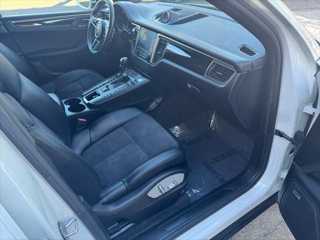 2017 Porsche Macan SPORT UTILITY 4D