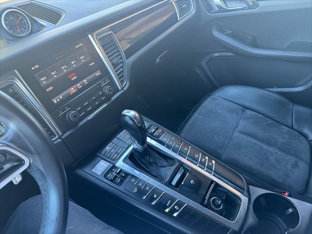 2017 Porsche Macan SPORT UTILITY 4D