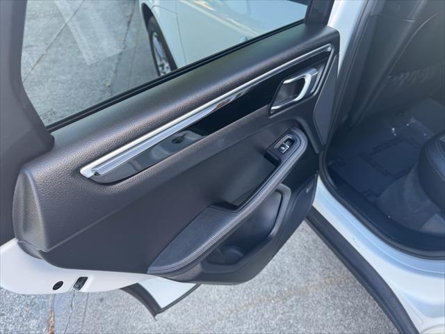 2017 Porsche Macan SPORT UTILITY 4D