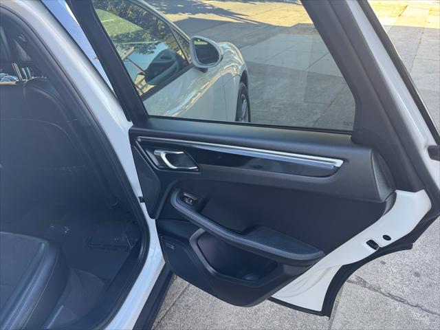 2017 Porsche Macan SPORT UTILITY 4D
