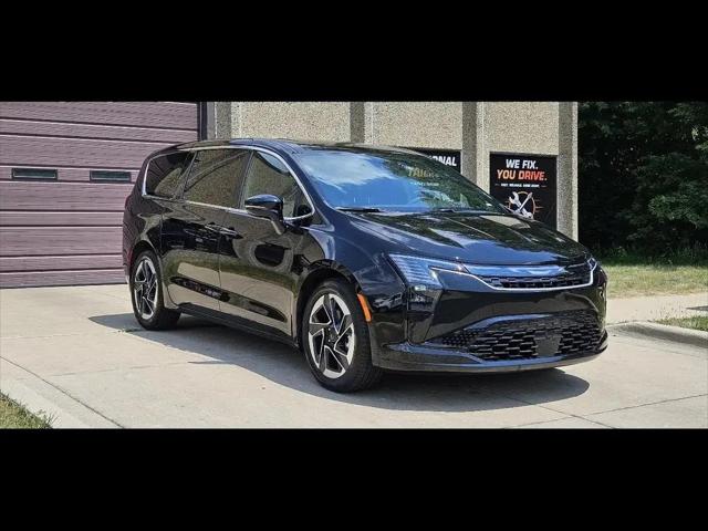 2027 Chrysler Pacifica Limited for sale in Crystal Lake, IL